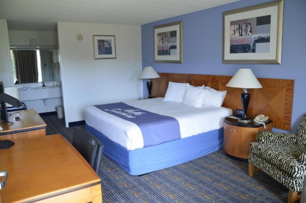 Days Inn by Wyndham Luray Shenandoah image 17