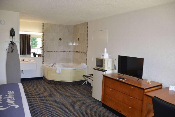 Days Inn by Wyndham Luray Shenandoah image 23