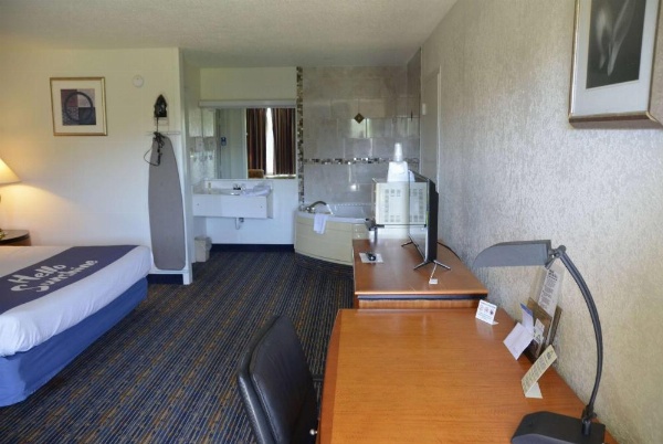 Days Inn by Wyndham Luray Shenandoah image 24