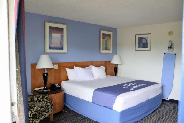 Days Inn by Wyndham Luray Shenandoah image 28