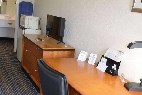 Days Inn by Wyndham Luray Shenandoah image 30