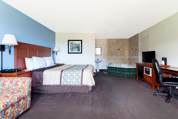Days Inn by Wyndham Luray Shenandoah image 7